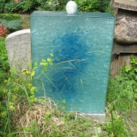 “Gläserner Grabstein”