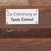 Gedenk-und Erinnerungsarbeit auf der Bank…